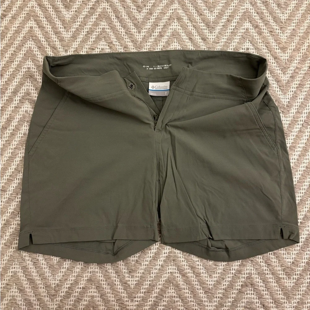 Women's Columbia Black and Green Shorts Bundle - Picture 3 of 8